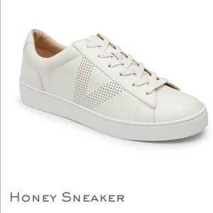 White Streetwear Sneakers Vionic